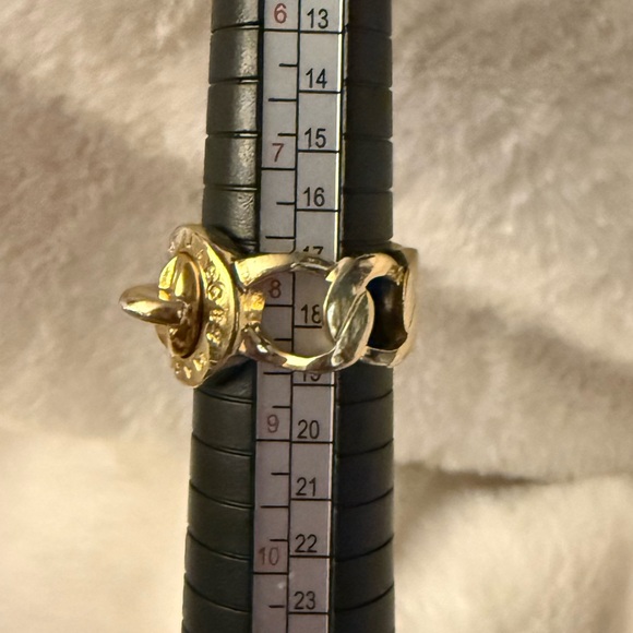 Marc by Marc Jacobs Katie Turnlock Gold-tone Ring - Picture 9 of 9